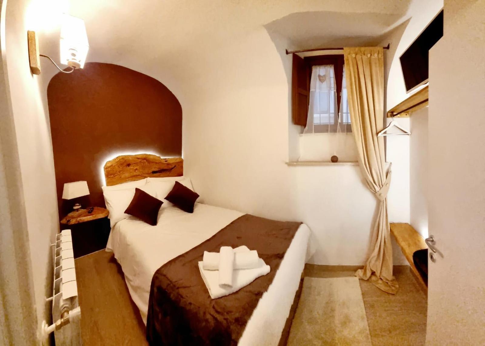 ホテル Dimora Grotta Masciarelli ラクイラ 部屋 写真